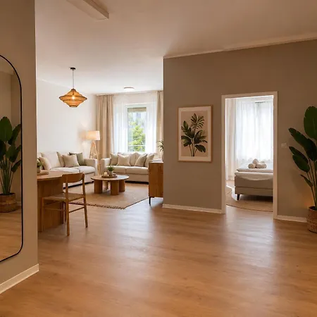 Luga Homes - Augustusplatz Apartament *